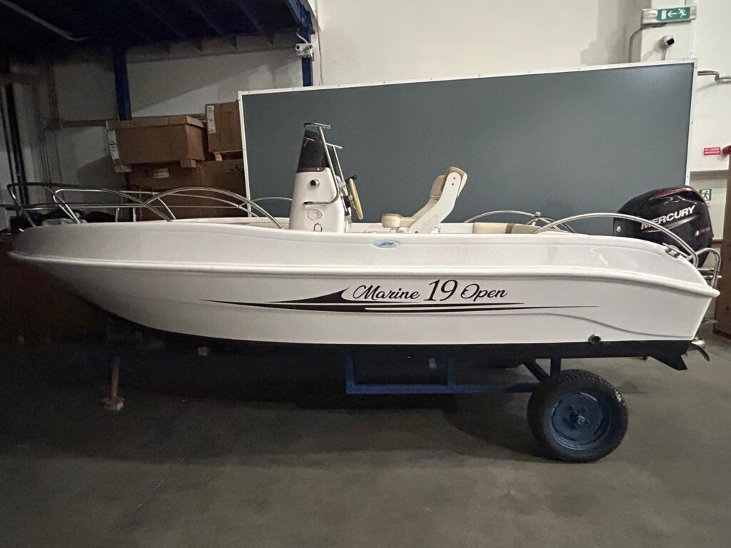 Marine 19 + Mercury 40 PRO