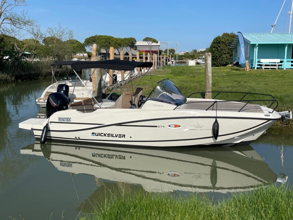 Quicksilver Activ 675 Sundeck + Mercury 150